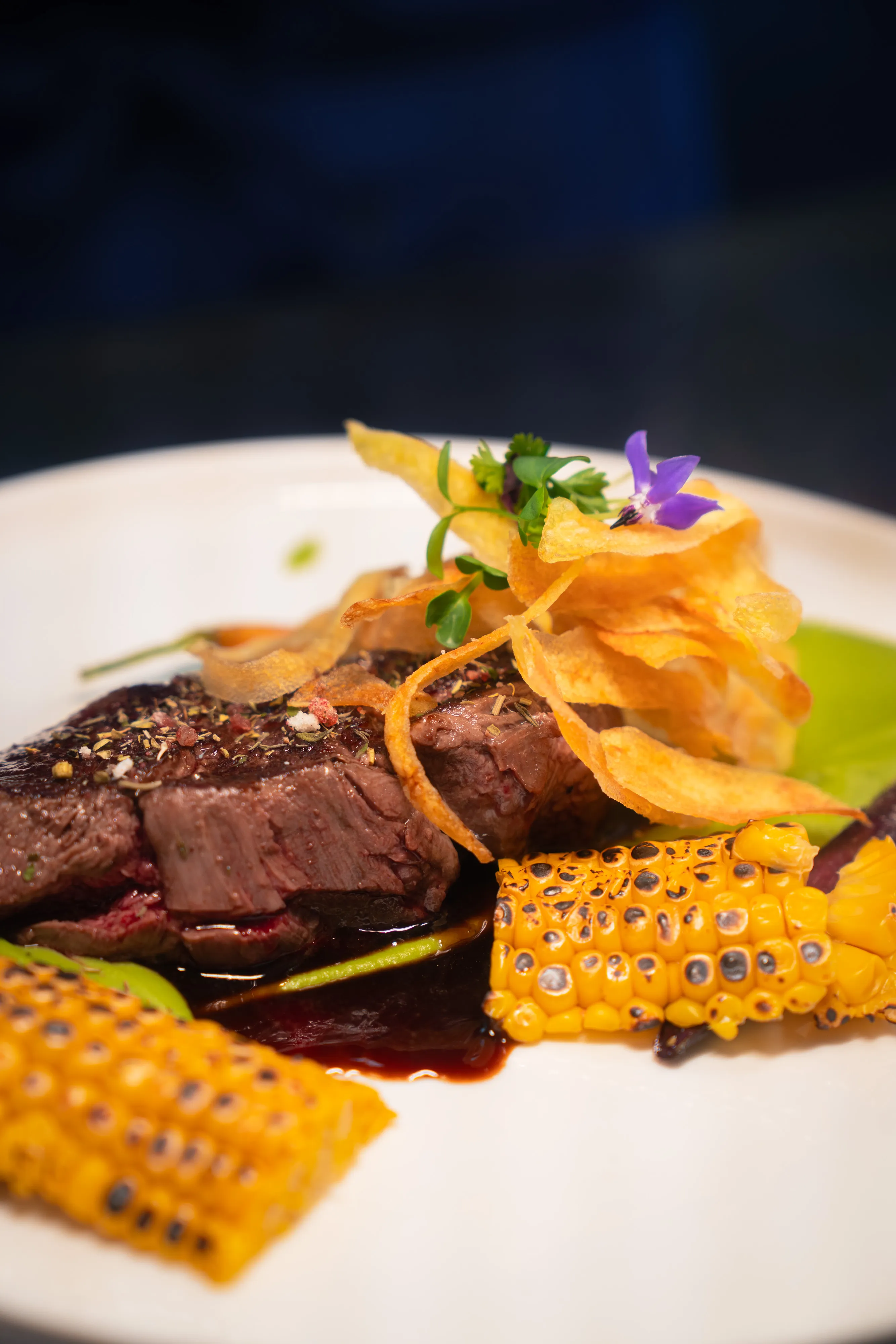 Steak with crisps and pea purée